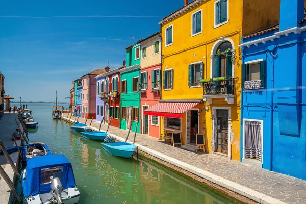 Colorful Houses Downtown Burano Venice Italy Clear Blue Sky — Stock Photo, Image