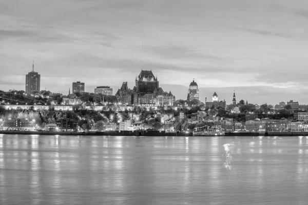 加拿大魁北克市与圣劳伦斯河的天际线全景 — 图库照片