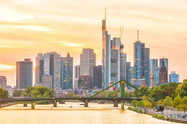 Vista Del Horizonte Ciudad Frankfurt Alemania Con Luz Del Atardecer —  Fotos de Stock