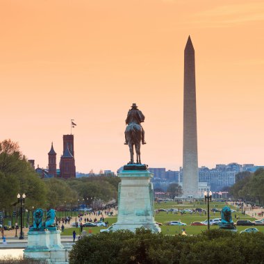 Washington Dc şehir manzaralı günbatımı, Washington Anıtı da dahil olmak üzere