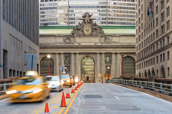 Fasad av Grand Central Terminal på twilight i New York — Stockfoto