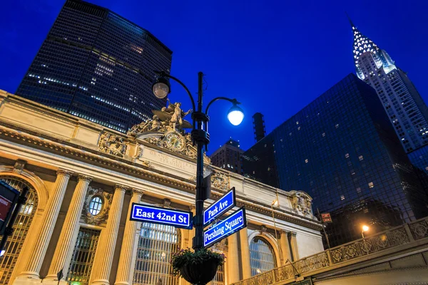 Fasáda Grand Central Terminal v soumraku v New Yorku — Stock fotografie