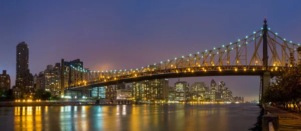 Queen Bridge, horizonte de Nova Iorque — Fotografia de Stock
