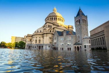 Boston şehir manzarası panorama ile gökdelenler su üzerinde 