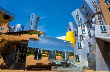 Ray ve Maria Stata Merkezi Mit kampüsünde