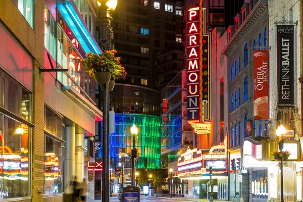 The main Washington Street in downtown Boston at night — Stock Photo, Image