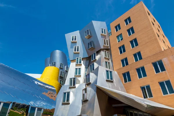 Ray and Maria Stata Center op de campus van Mit — Stockfoto