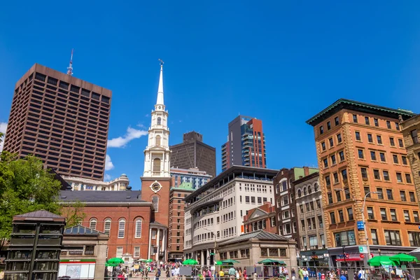 Trilha Liberdade de Boston com a Igreja Park Street no backgr — Fotografia de Stock