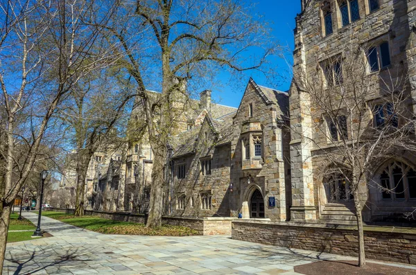 Yale university buildings in spring blue sky — Stock Photo, Image