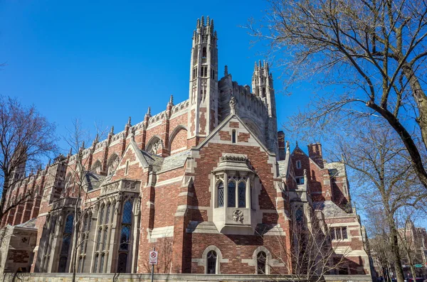 Edificios universitarios de Yale en primavera cielo azul —  Fotos de Stock