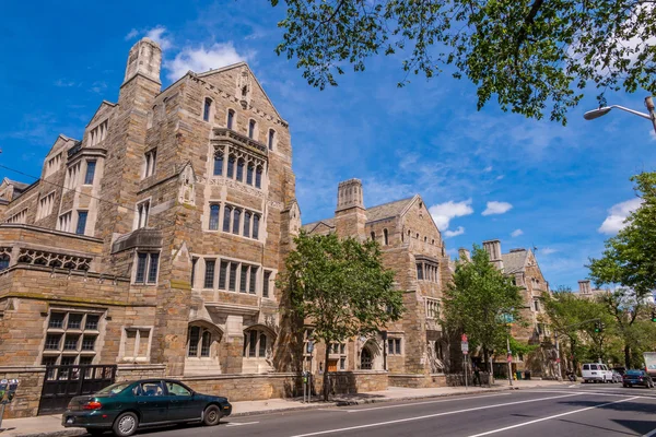 Yale universiteitsgebouwen in zomer blauwe hemel in New Haven, Ct ons — Stockfoto