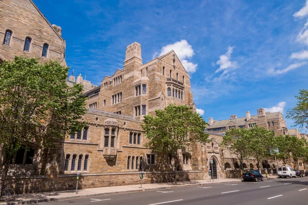 Yale universiteitsgebouwen in zomer blauwe hemel in New Haven, Ct ons — Stockfoto