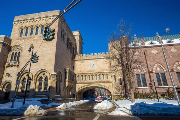 Yale edificios universitarios en invierno después de la tormenta de nieve Linus —  Fotos de Stock