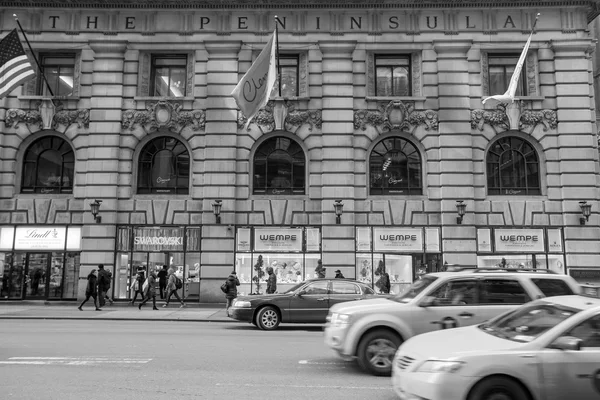 Strada dello shopping sulla 5th Avenue a New York — Foto Stock