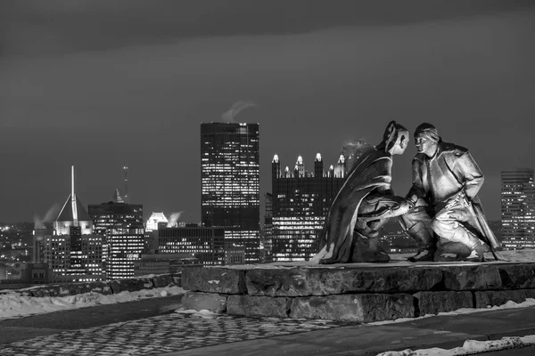 Skyline der Innenstadt von Pittsburgh — Stockfoto