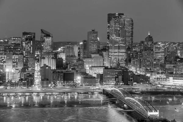 Skyline of downtown Pittsburgh — Stock Photo, Image