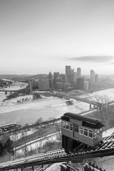 Skyline van de binnenstad van Pittsburgh — Stockfoto