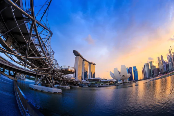 Skyline de Singapur una hermosa puesta de sol — Foto de Stock