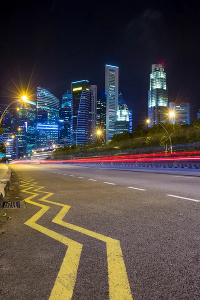 Singapura cidade skyline noite — Fotografia de Stock