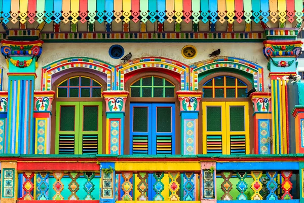 Facade of the building in Little India, Singapore — стокове фото