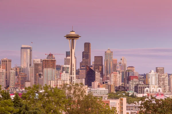 Panorama panoramique de Seattle au coucher du soleil depuis Kerry Park — Photo