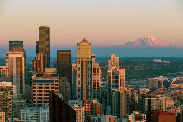 Seattle panorama pejzaż o zachodzie słońca — Zdjęcie stockowe