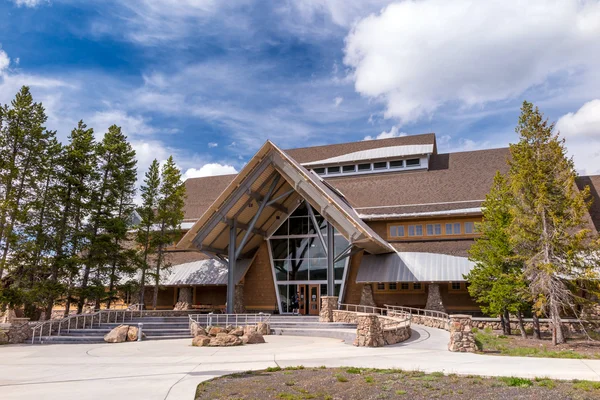 Centrum dla zwiedzających Park Narodowy Yellowstone Old Faithful — Zdjęcie stockowe