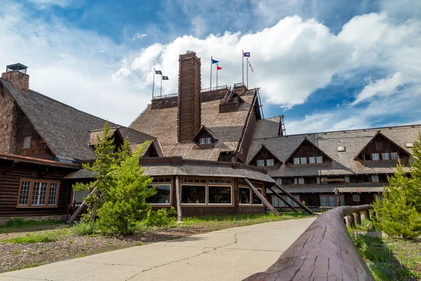 Old Faithful Inn — Stockfoto