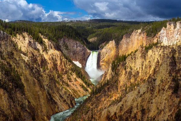 Πέφτει κάτω από το Yellowstone από καλλιτέχνη σημείο — Φωτογραφία Αρχείου