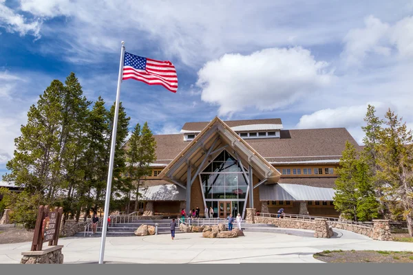 Centrum dla zwiedzających Park Narodowy Yellowstone Old Faithful — Zdjęcie stockowe