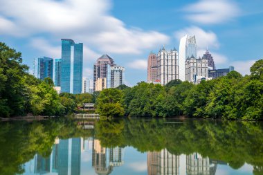 Manzarası ve midtown Atlanta, Georgia yansımaları