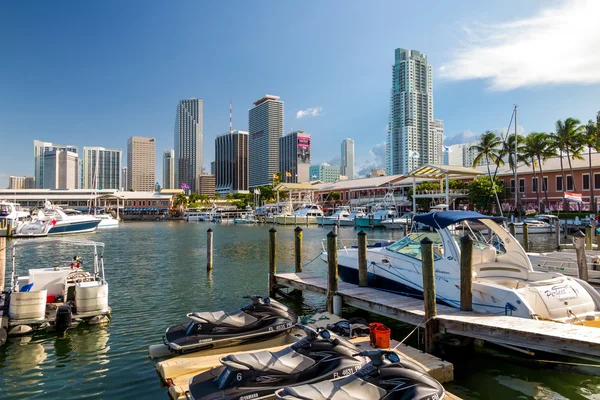 Pohled na přístav Miami a Bayside Marketplace — Stock fotografie