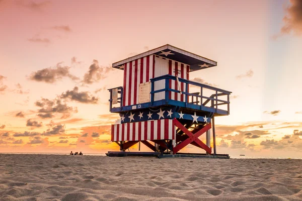 Rettungsschwimmturm am Südstrand, Miami Beach, Florida — Stockfoto