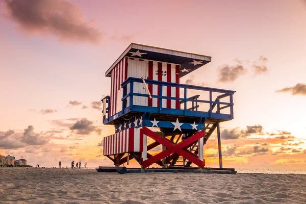 Torre de salva-vidas em South Beach, Miami Beach, Florida — Fotografia de Stock