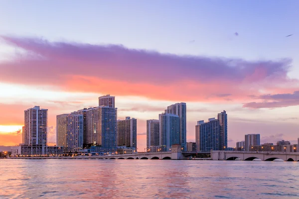 Miami város skyline panoráma Twilight — Stock Fotó
