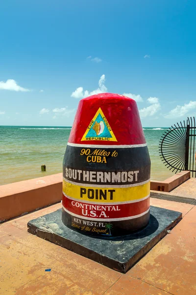 En güney o işaretleme Key West, Florida şamandıra işareti — Stok fotoğraf