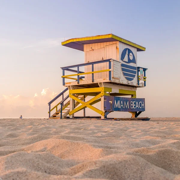 South Beach, Miami Beach renkli cankurtaran kulesi — Stok fotoğraf