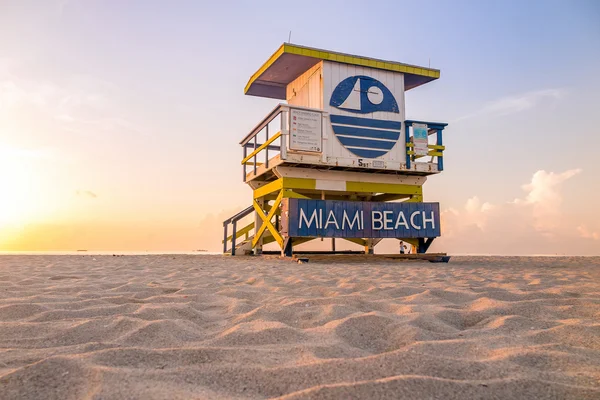 South Beach, Miami Beach renkli cankurtaran kulesi — Stok fotoğraf