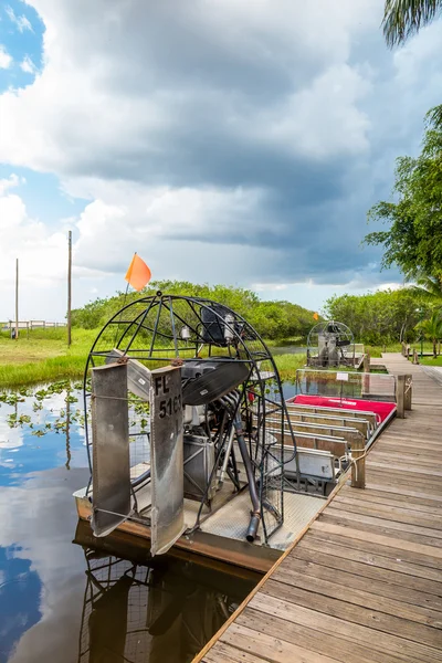 Airboat en los Everglades — Foto de Stock