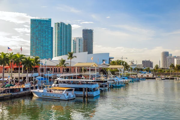 Görünümü Bayside Market ve Miami Marina