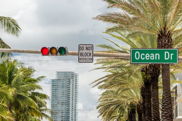 Značení na slavné ulici Ocean Drive v Miami Beach — Stock fotografie
