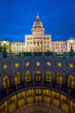 Austin 'deki Teksas Eyalet Kongre Binası, TX. Alacakaranlıkta