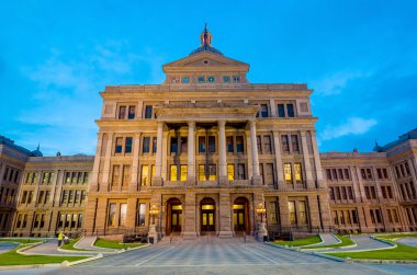 Austin 'deki Teksas Eyalet Kongre Binası, TX. Alacakaranlıkta