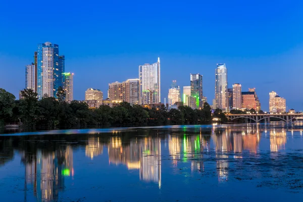 Reflexão skyline bonita Austin no crepúsculo — Fotografia de Stock