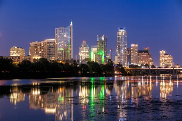 Reflexão skyline bonita Austin no crepúsculo — Fotografia de Stock