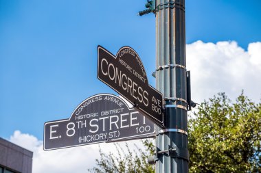Batı 8 cadde ve Kongre Avenue kesiştiği imzalamak