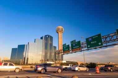 Dallas, Texas cityscape mavi gökyüzü ile