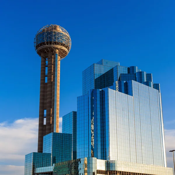 Dallas, Texas paysage urbain avec ciel bleu — Photo