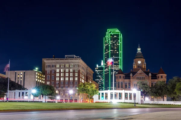 Dallas, Texas paisaje urbano en el crepúsculo — Foto de Stock