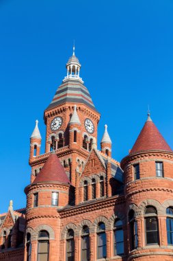 Dallas County Old Red Müzesi olarak da bilinen Adliye